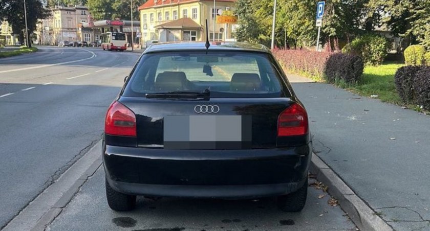 Bez uprawnień, wbrew zakazowi i z narkotykami. Kierowca Audi trafił do aresztu