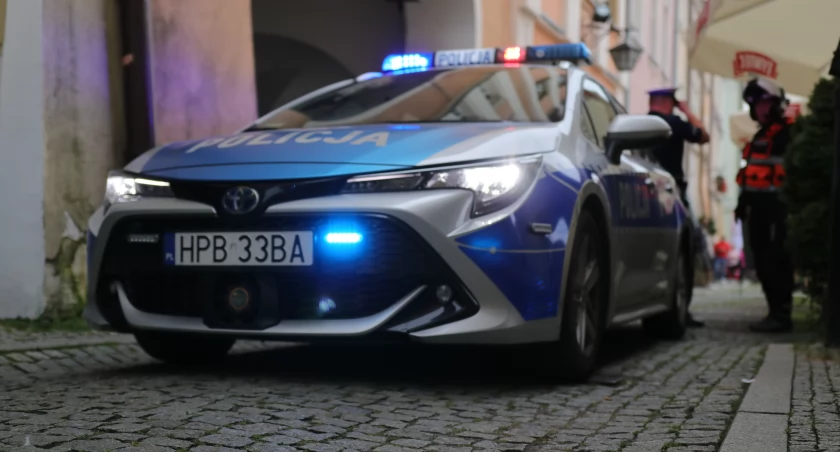 Przez wiele lat bił, poniżał i znęcał się nad swoją żoną. Został zatrzymany