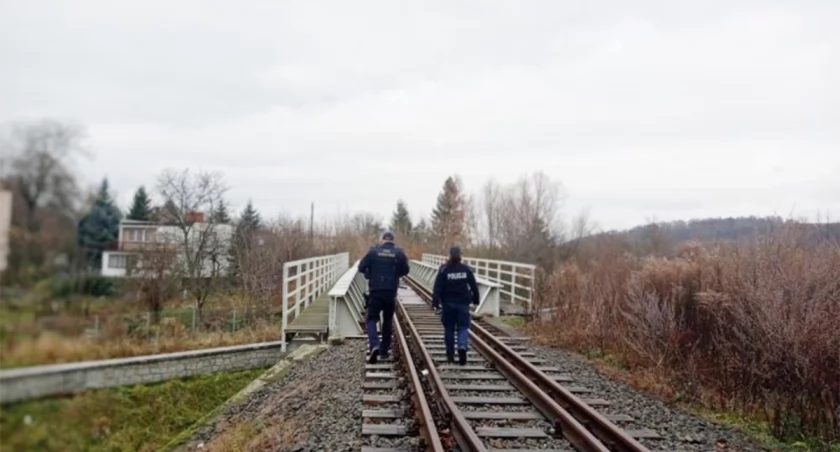 Złodzieje złapani przez policję na gorącym uczynku