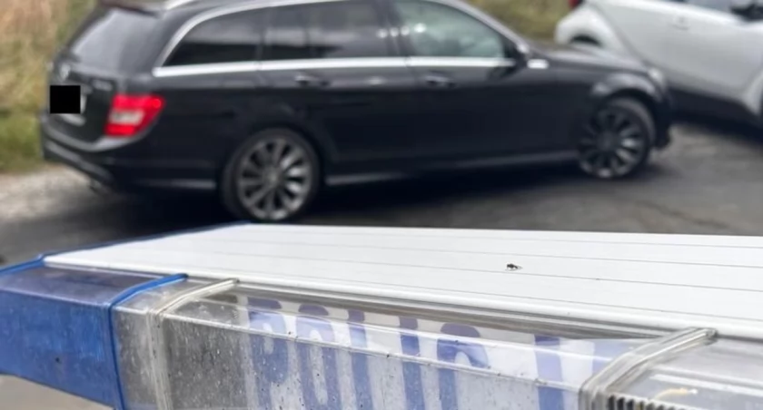 23-latek Mercedesem pędził ponad 100 km/h w terenie zabudowanym