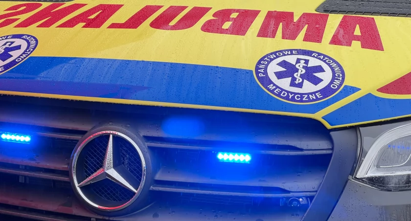 Tragedia w Mysłakowicach. Mężczyzna wypadł z trzeciego piętra