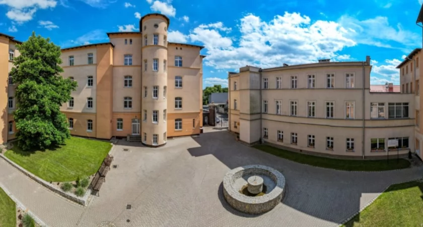 Gaz pieprzowy rozpylony w szkole. Uczniowie ewakuowani