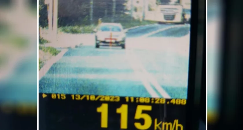 Blisko 120 km/h w terenie zabudowanym. 28-latek stracił prawo jazdy.