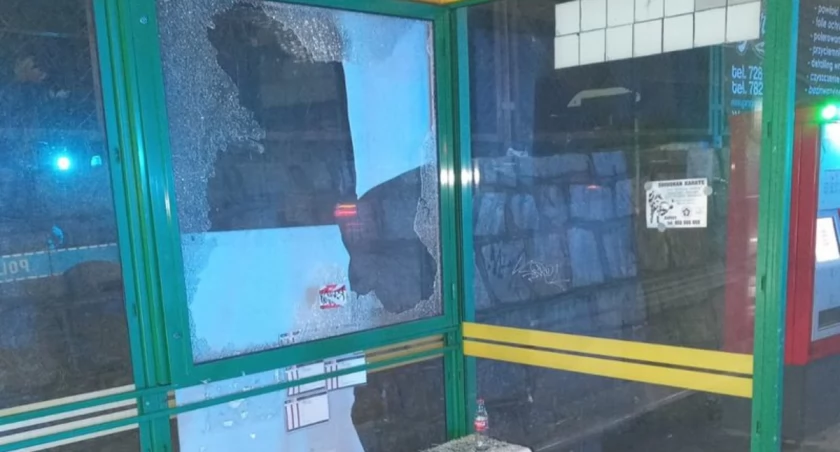 Za zniszczenie wiaty przystankowej grozi mu 5 lat więzienia