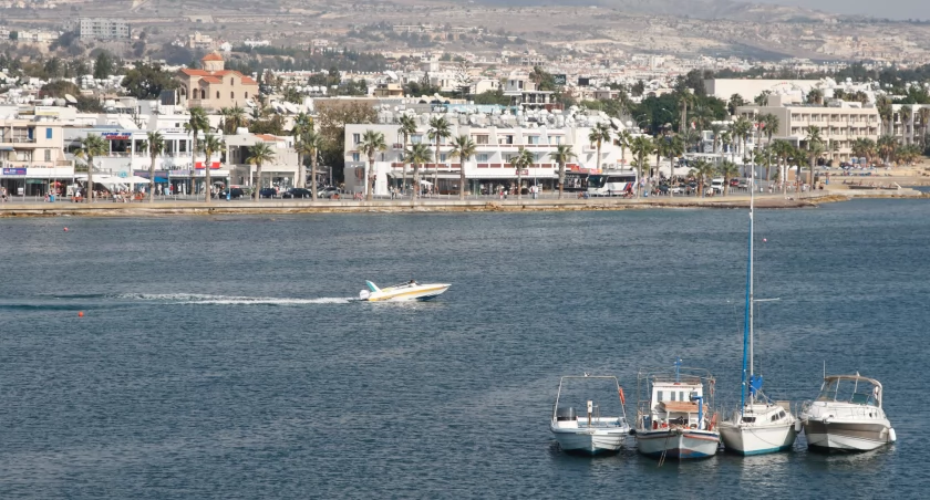 Pafos po zmroku: Życie Nocne i Atrakcje