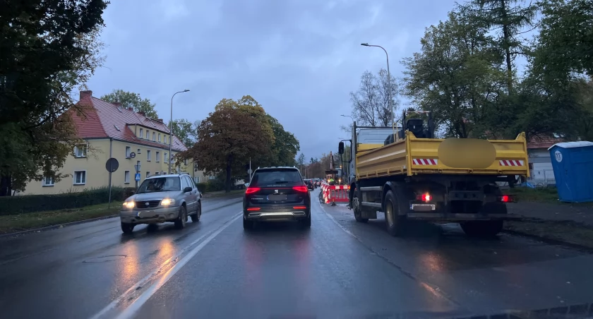 Ogromne korki o poranku. Jak jeździć po Jeleniej Górze?