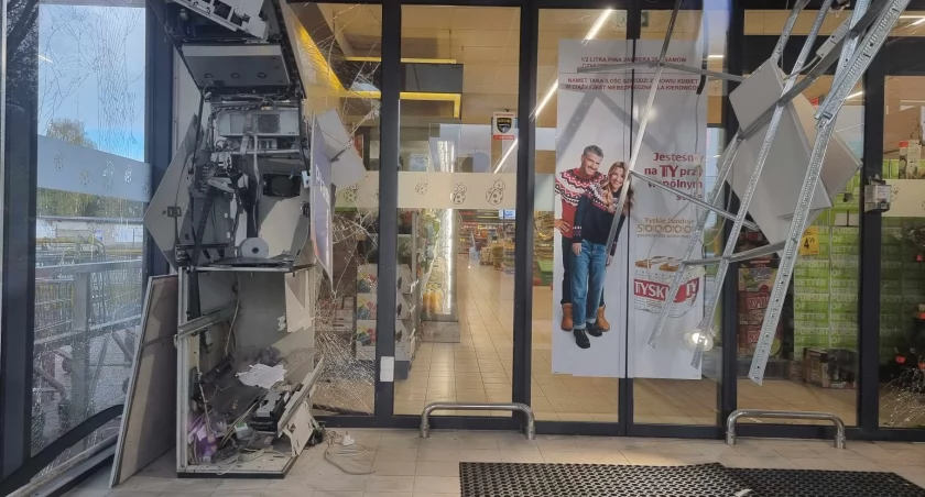 Wysadzili bankomat przy Biedronce w Piechowicach