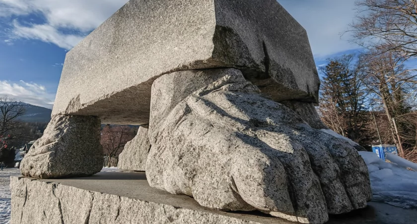 Kamień dla Kamienia czyli replika słynnych 100 TON. Tu zaczyna się Granitowy Szlak.