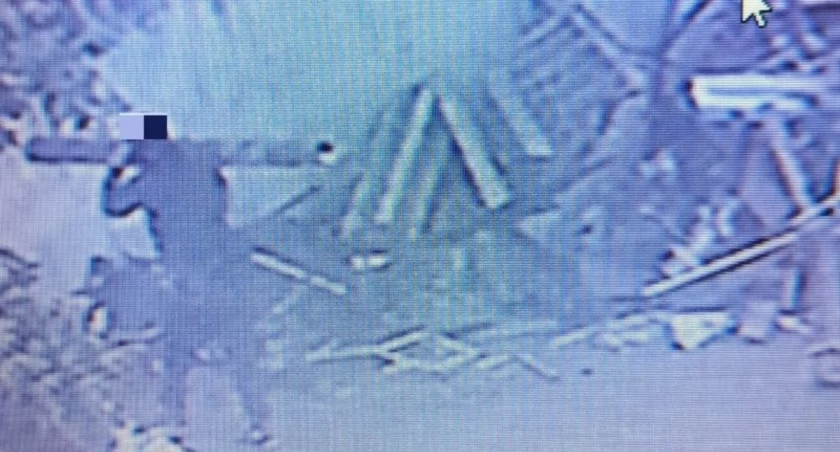 Zniszczył ogrodzenie, aby wynieść skradzione mienie