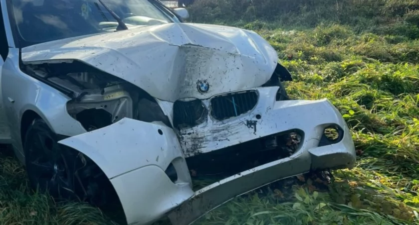 Pijany kierowca BMW wjechał w drzewo. Miał 2,7 promila