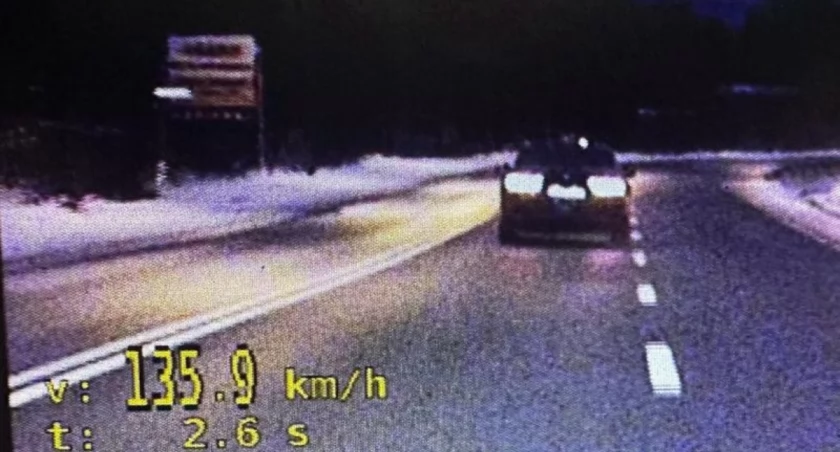 Szaleniec gnał ponad 135 km/h przez Kaczorów
