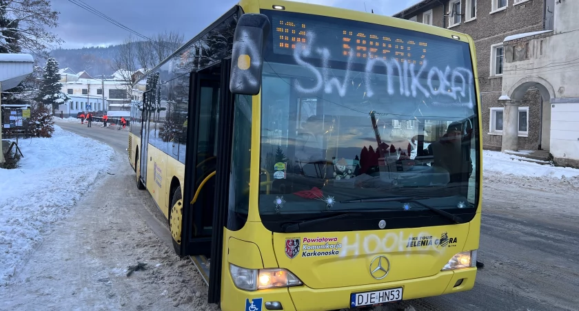 Mikołaj w autobusie PKS umilił poranek pasażerom