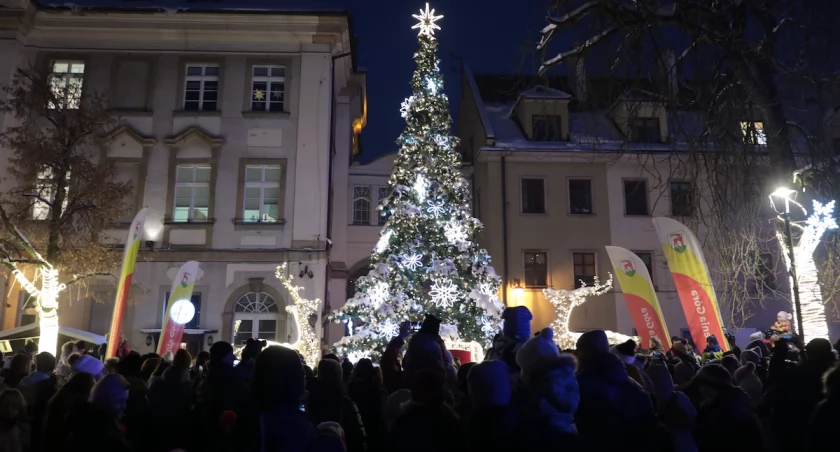 Choinka na Placu Ratuszowym rozświetlona!