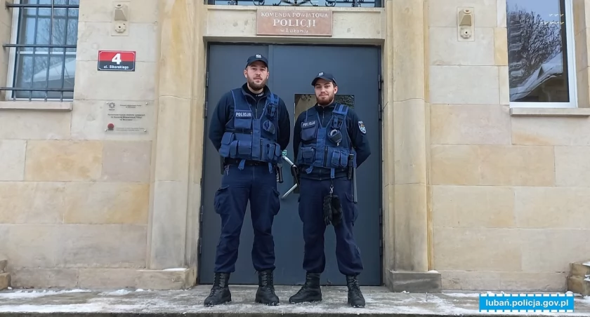 Wyprowadzili seniorów z budynku objętego pożarem