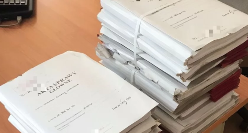 Oferował do sprzedaży meble ogrodowe, których nie miał. Oszukał 48 osób