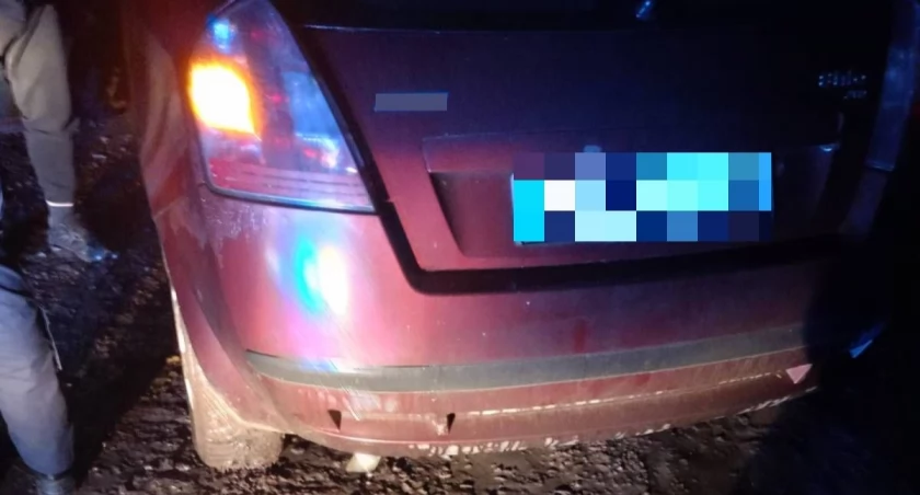 Kierował samochodem bez uprawnień. Na widok policji próbował uciekać.