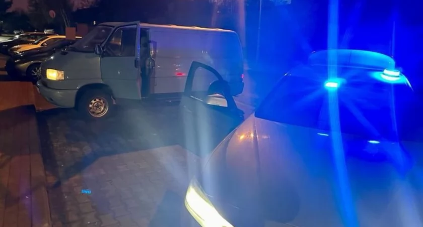 Pijane małżeństwo w samochodzie. Mąż jechał do sklepu, a żona wracała