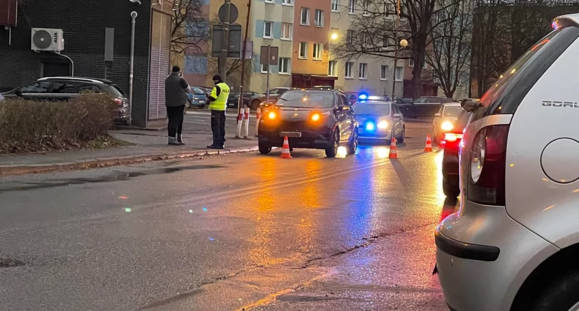 Potrącona na przejściu dla pieszych kobieta trafiła do szpitala