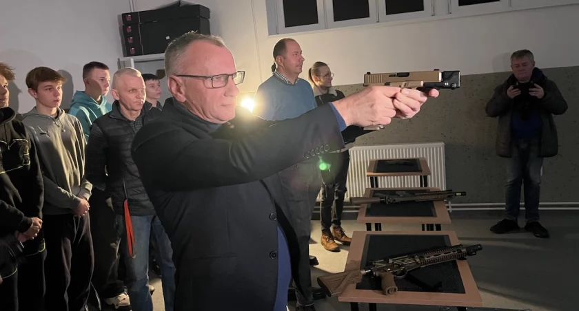 Wirtualna strzelnica w Jeleniej Górze. Powstała w ZSOiT