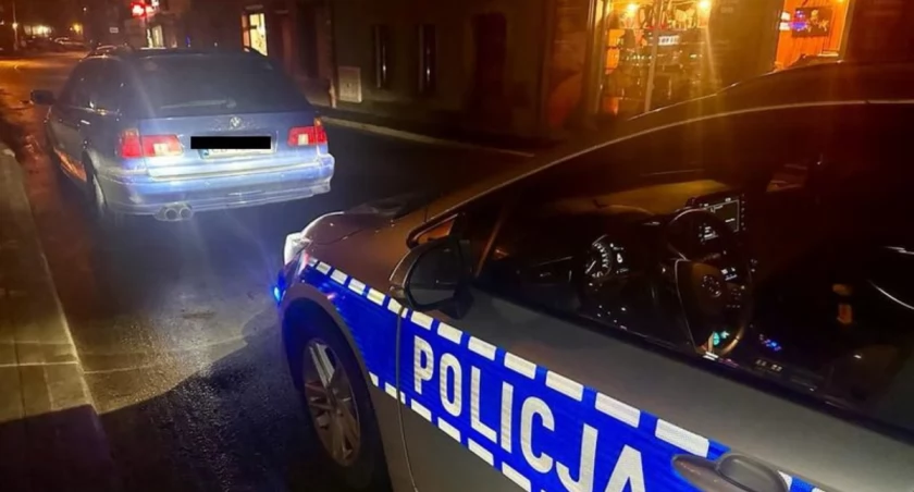18-latek w BMW na łysych oponach. Dowód rejestracyjny zatrzymany