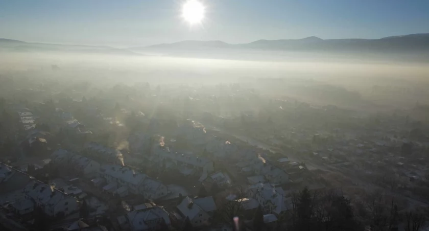 Smog w Cieplicach. Na zewnątrz aż trudno się oddycha