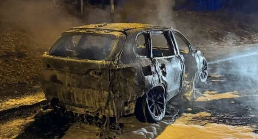 BMW spłonęło na drodze