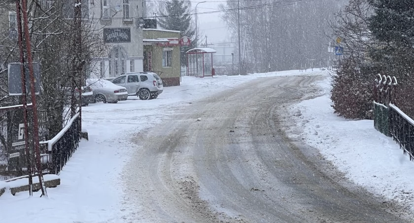 Trudne warunki na drogach. Uwaga na utrudnienia