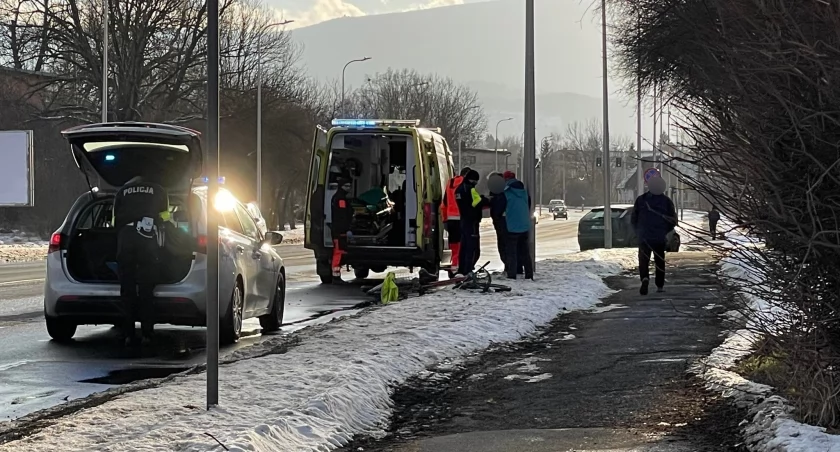 Fordem w rowerzystę na ulicy Wolności
