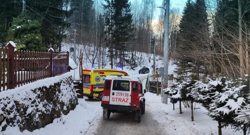 Wypadek na wodospadzie Podgórnej. Mężczyzna wybrał się na morsowanie i złamał miednicę.