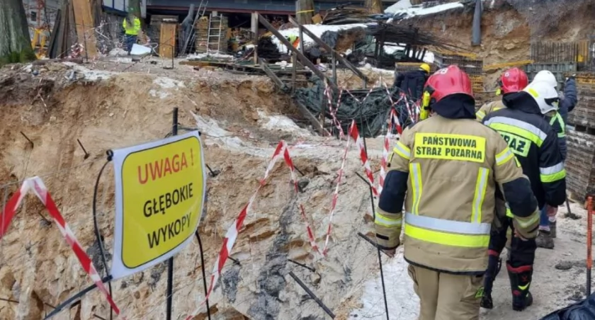 Na placu budowy osunęła się ziemia. Interweniowali strażacy