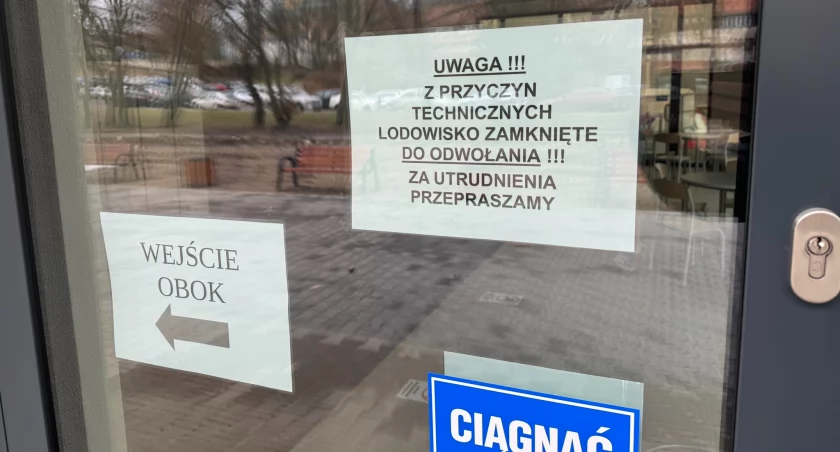 Lodowisko znów zamknięte. Silny wiatr uszkodził dach