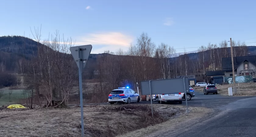 Tragedia w Sosnówce. 25-latek zginął pod kołami śmieciarki