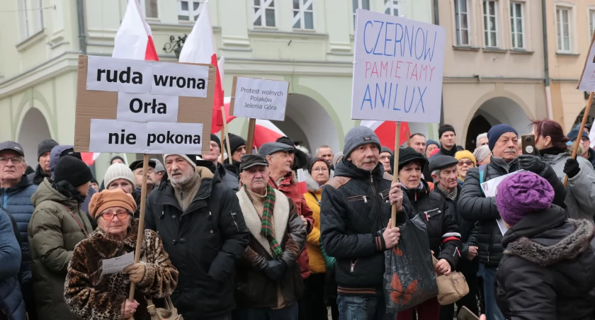 Jelenia Góra : Protest Wolnych Polaków, zwolenników PiS