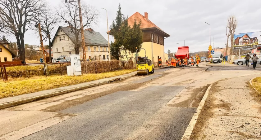 MPGK łata dziurawe drogi. Utrudnienia w ruchu.