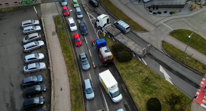 Trwa naprawa jeleniogórskich dróg. Występują utrudnienia w ruchu