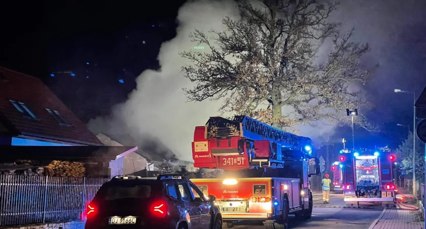 Pożar budynku przy ulicy Wrzosowej na osiedlu Czarne