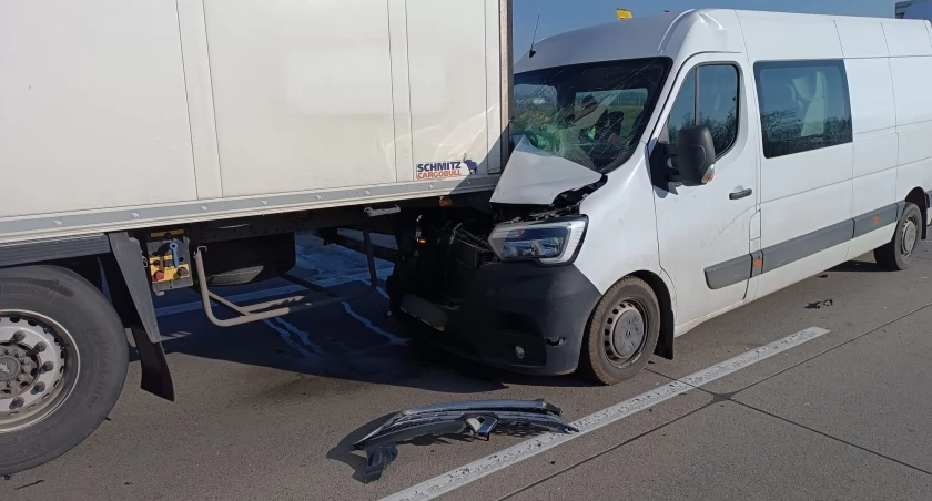 Wypadek na autostradzie A4. Zderzyły się dwie ciężarówki i bus