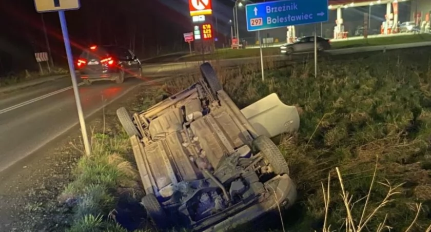 Doprowadził do groźnego zdarzenia. Prawo jazdy miał zaledwie miesiąc