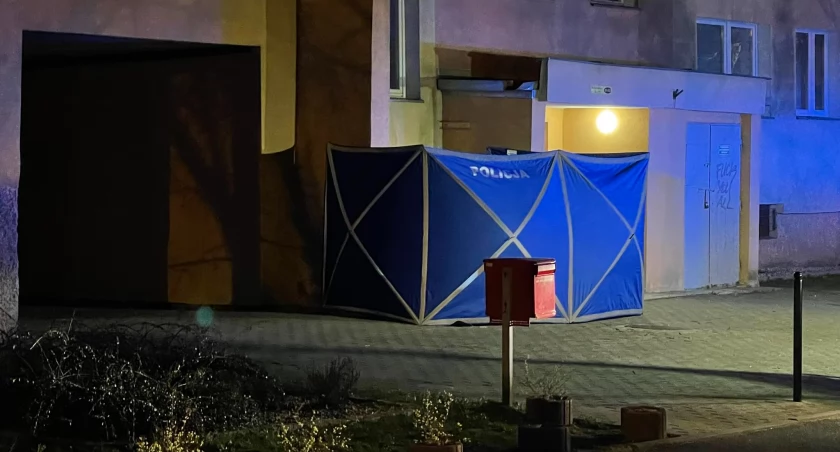 Tragedia na Zabobrzu. Nie żyje mężczyzna, który wypadł z trzeciego piętra budynku