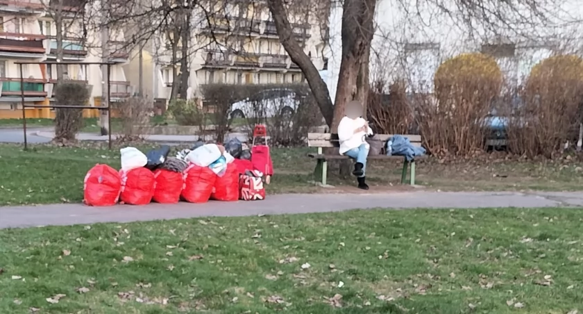 Kobieta koczująca na Zabobrzu stanowczo odmawia pomocy