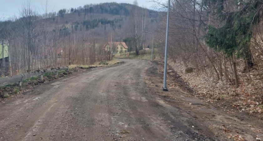 Trwa remont drogi powiatowej w Sosnówce
