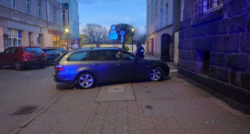 Mistrzowie Parkowania - zobacz jak nie zostawiać samochodu