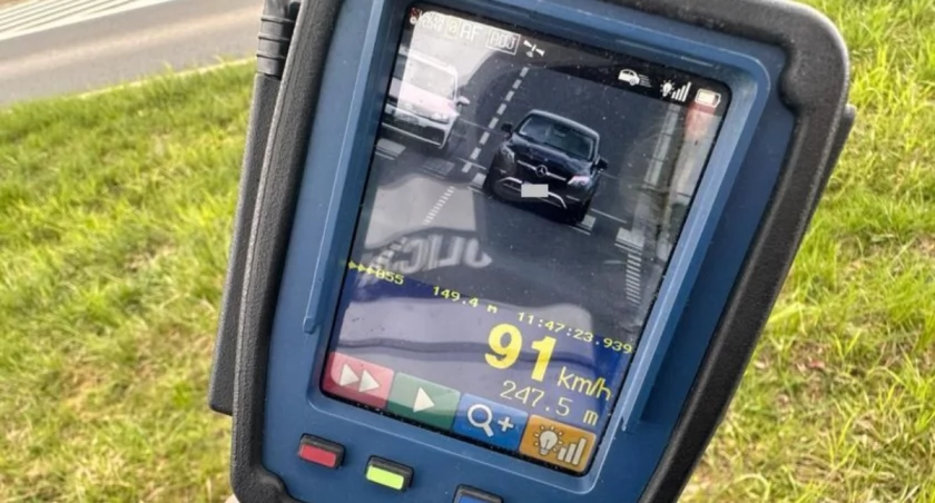 Mercedesem wyprzedzał ze sporą prędkością na przejściu dla pieszych