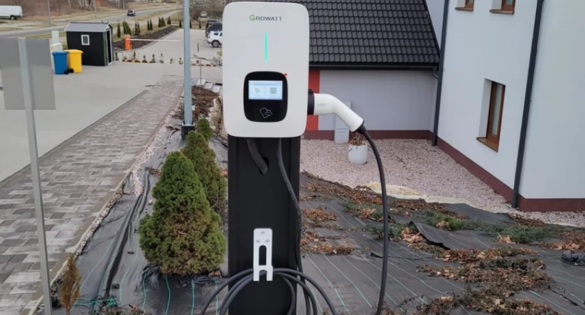 Elektrykiem pod prąd - Nowa stacja ładowania przy Kolorowych Cieplicach