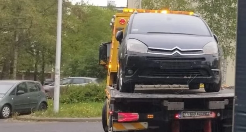 Wraki znikają z jeleniogórskich dróg i parkingów