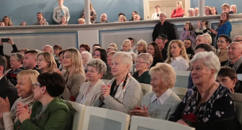 Szkoła Podstawowa nr 6 ma już 50 lat. Wyjątkowa uroczystość w teatrze