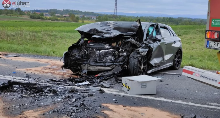 Czołowe zderzenie Audi RS3 z Saab’em 9-5