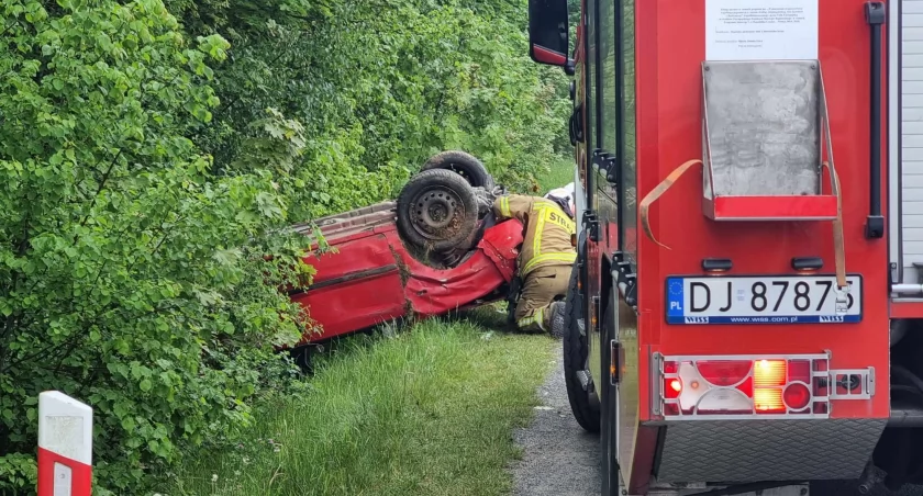 Dachowanie na drodze z Sosnówki do Podgórzyna