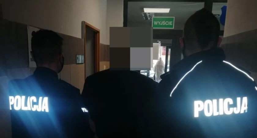 Przez wiele lat znęcał się nad swoimi rodzicami. Znosili przemoc fizyczną i psychiczną