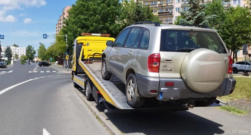 Z ulic i parkingów zniknęły wraki samochodów